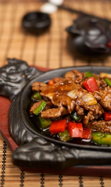 铁板黑椒牛柳  Sautéed Beef fillets with Black pepper on Iron plate