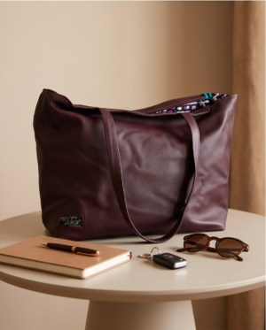 Cabas Mariama en cuir rouge bordeaux, intérieur wax