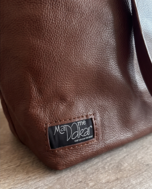 Cabas Mariama en cuir marron, intérieur wax – vue 3
