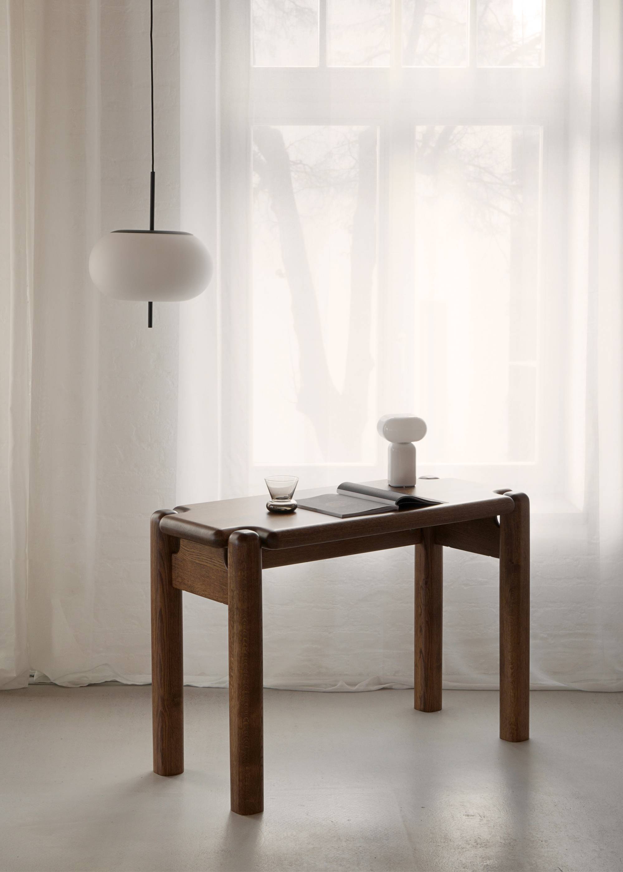 AMELIA Desk