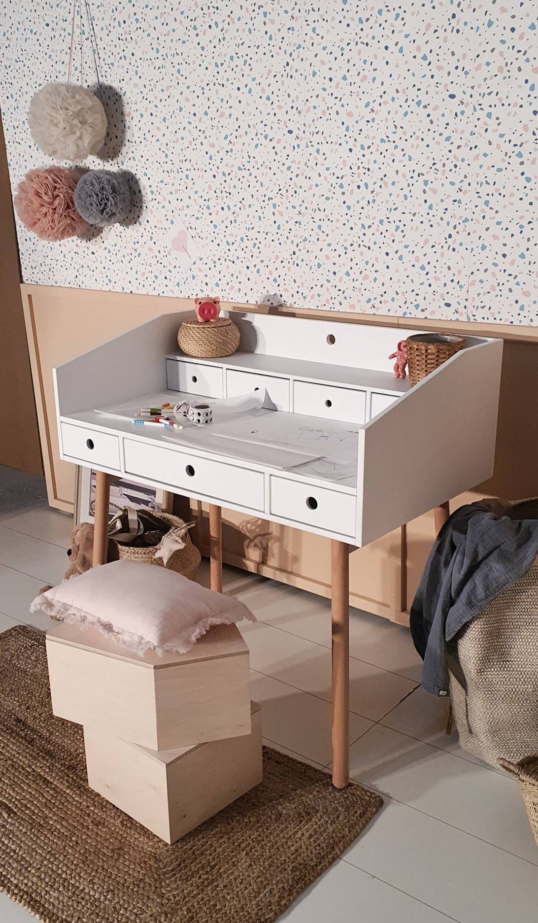 RIVER Writing Desk