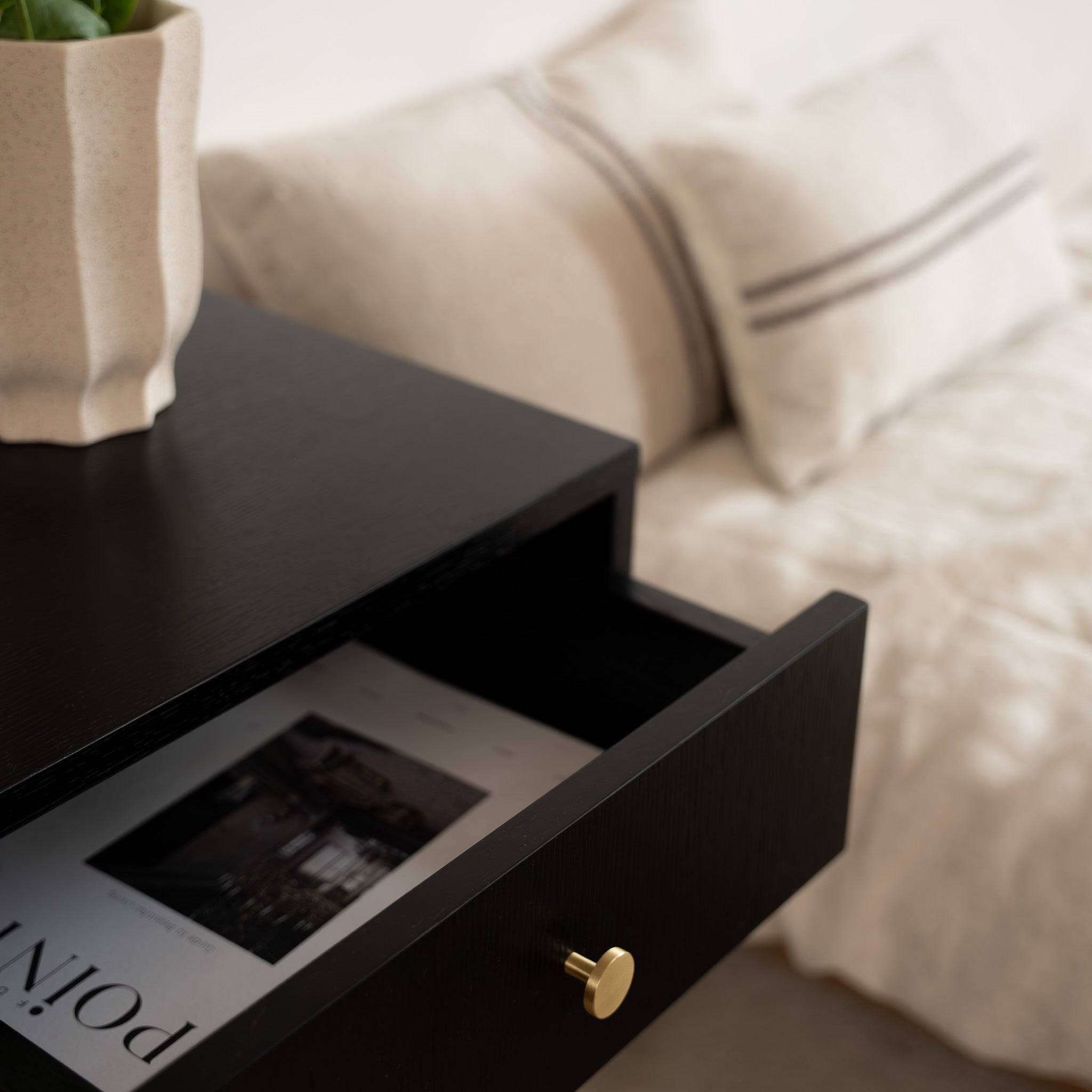 BLACKIE+ Nightstand (2)