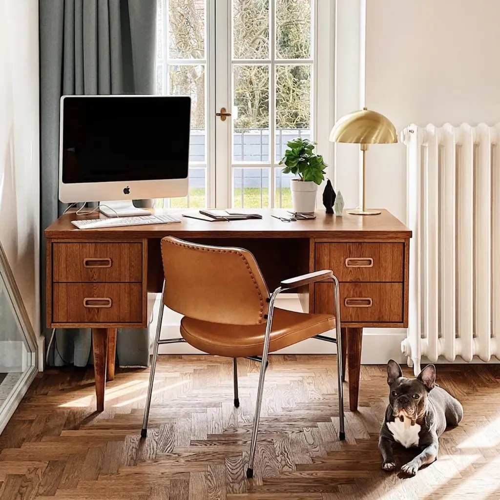 CLASSY-DESK_1