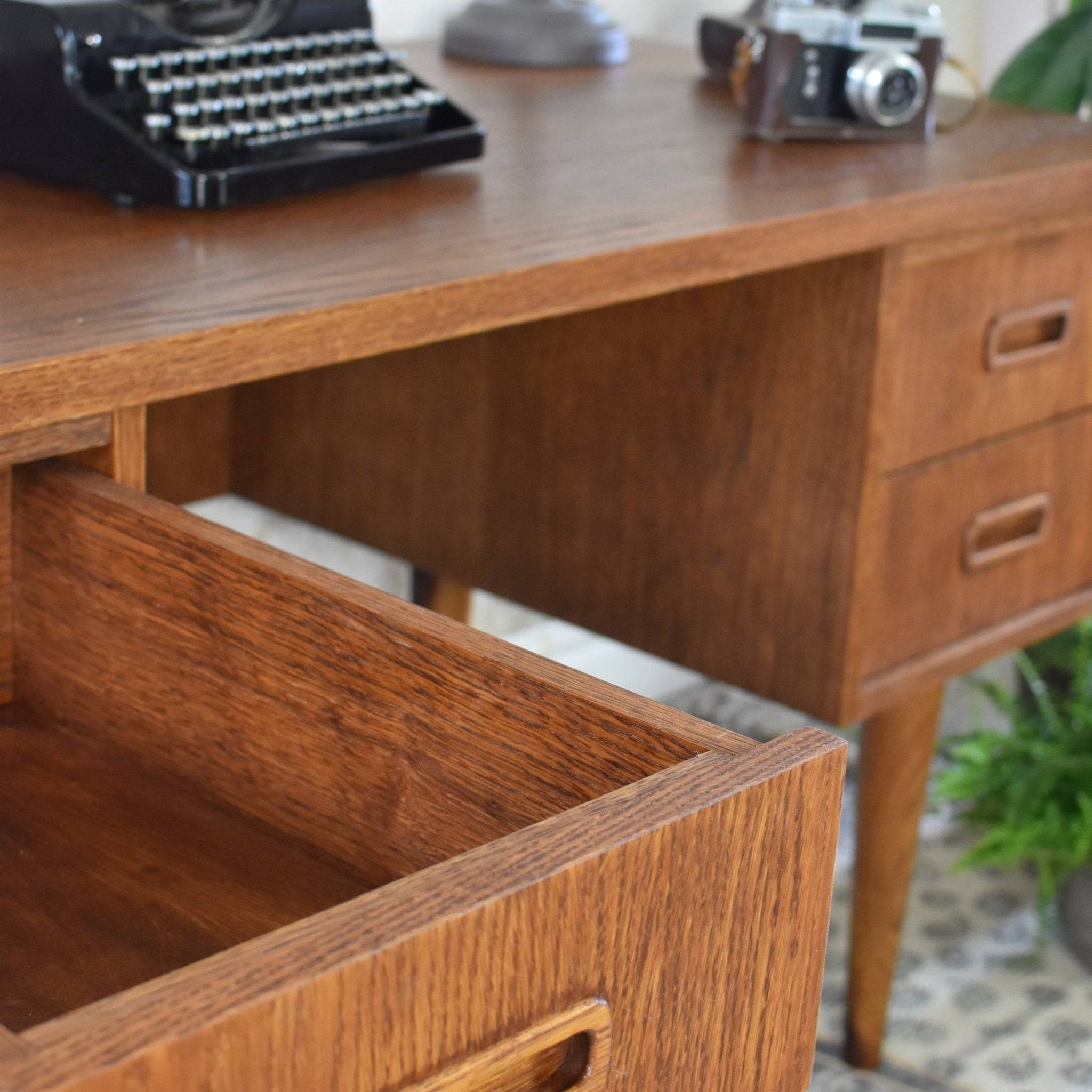 CLASSY-DESK_9 (9)