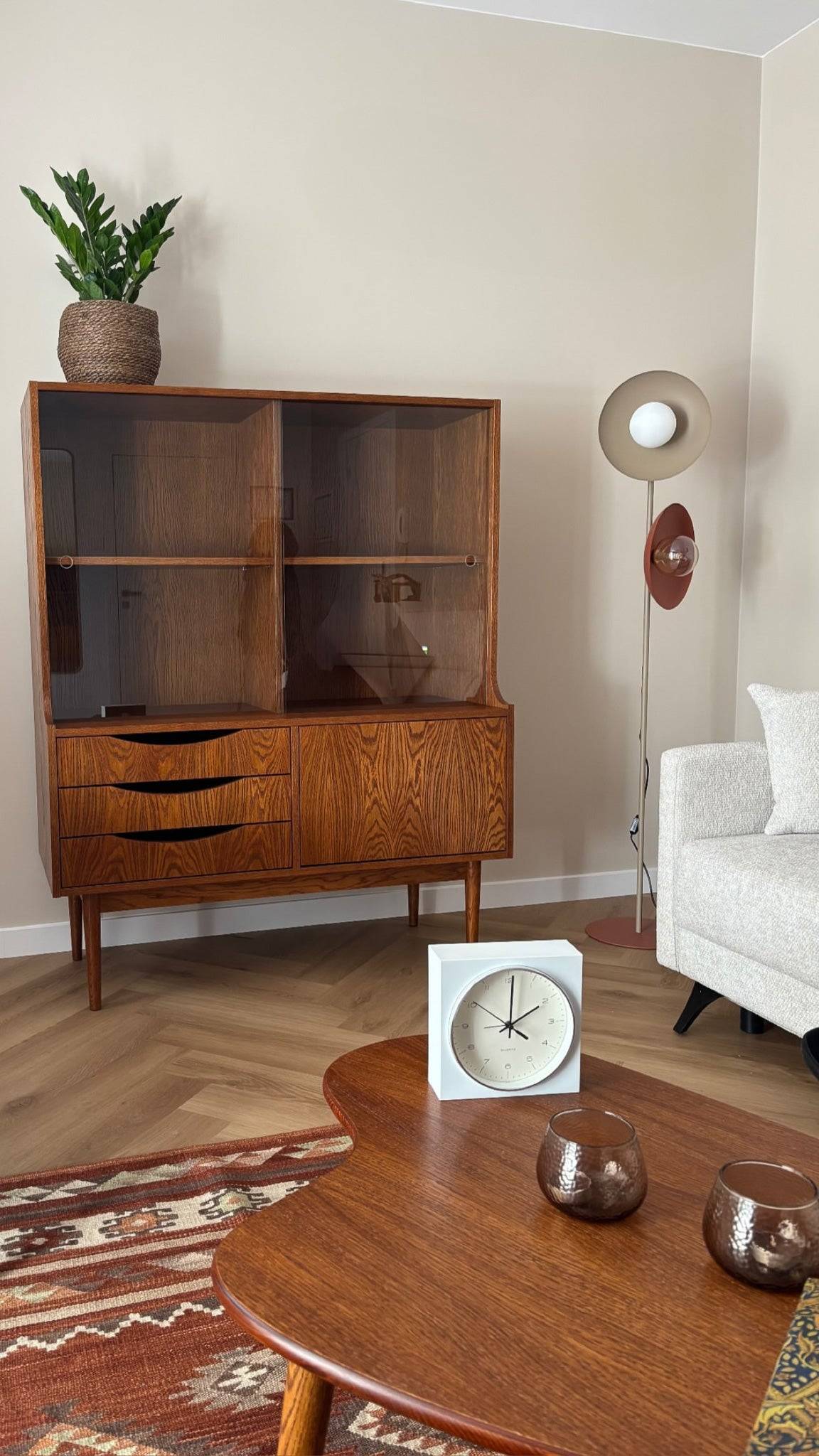 CLASSY-VINTAGE-Bookcase_3 (3)