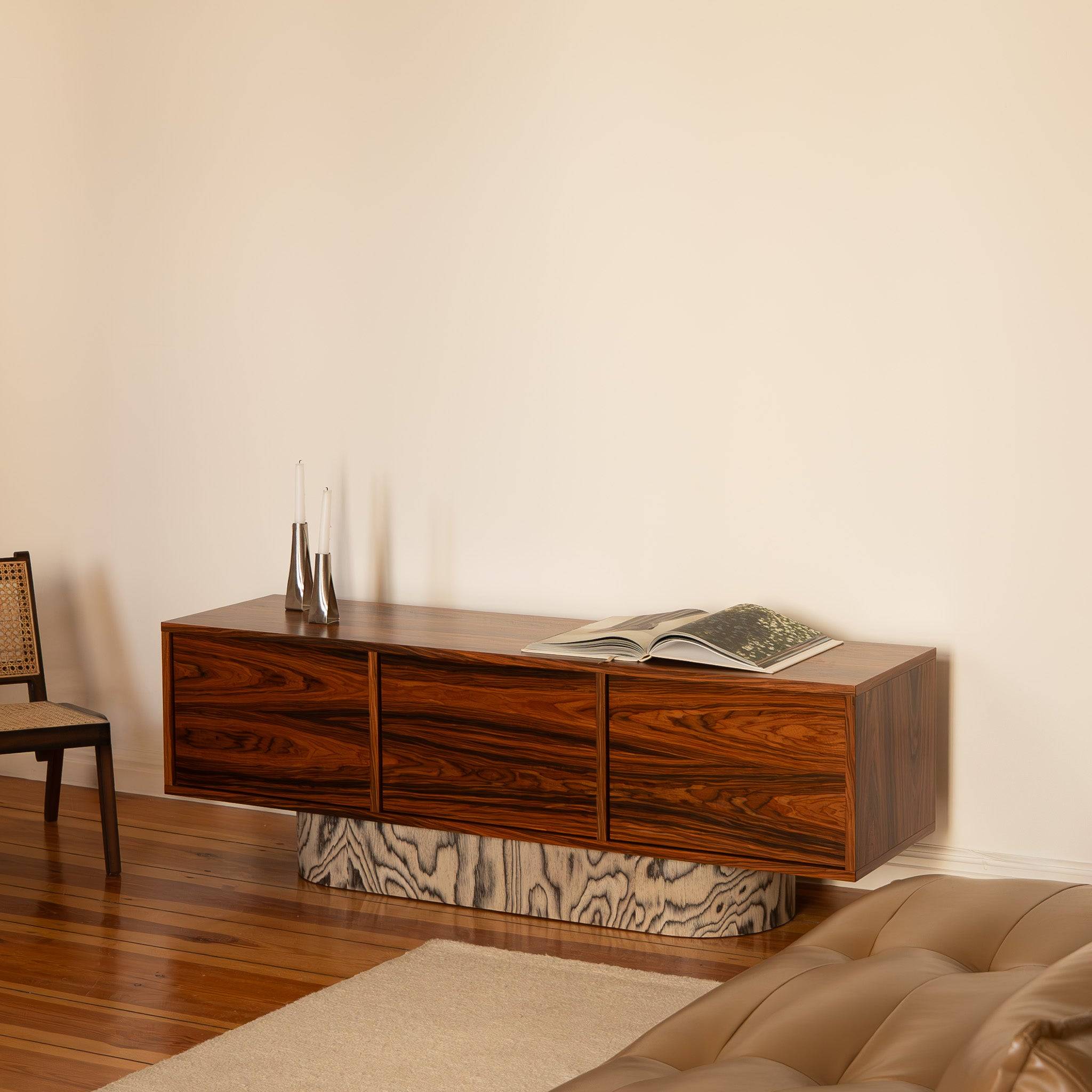 IRI-Sideboard_1