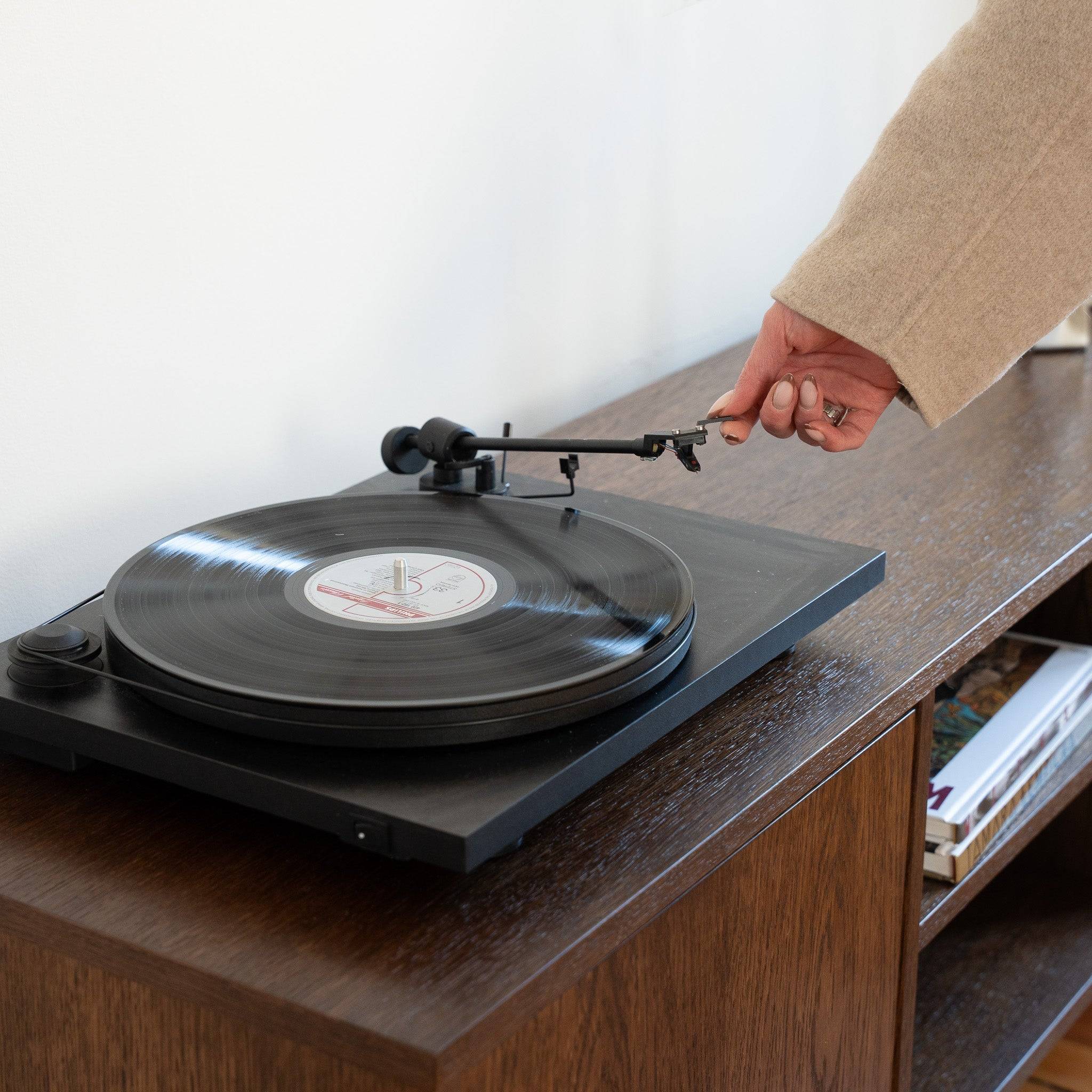 LOTV-VINYL-TV-Sideboard_8 (3)