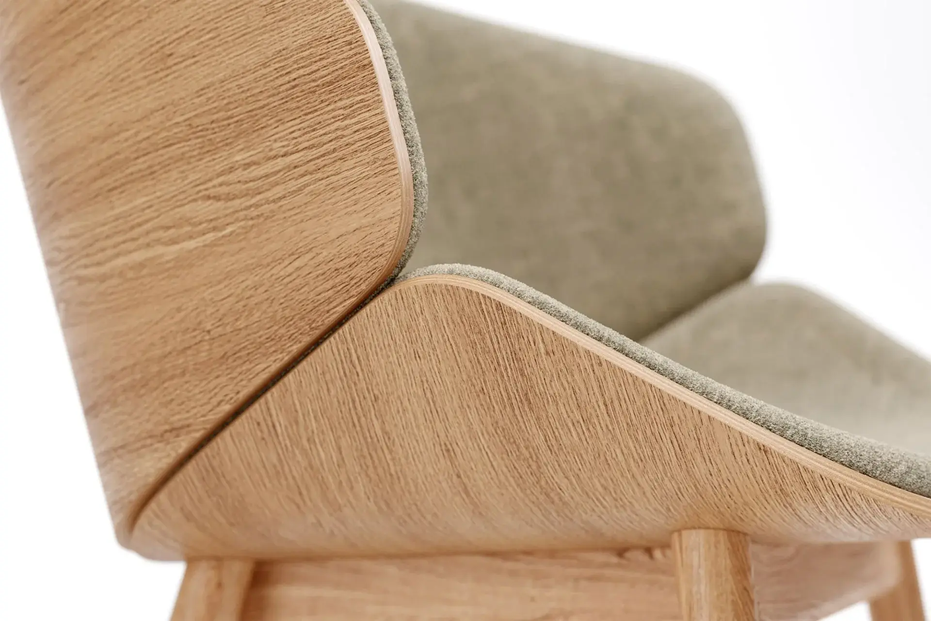 Silla ARIA con doble panel de madera – ambiente [GALLERY-horeca-aria-b-5310-detail] (14)