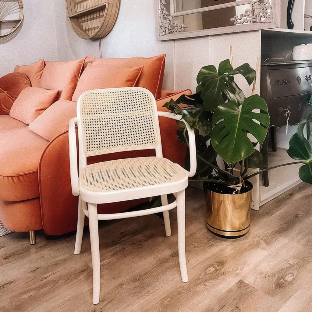 Butaca CLASSIC – ambiente [GALLERY-horeca-classic-b-white-sofa]