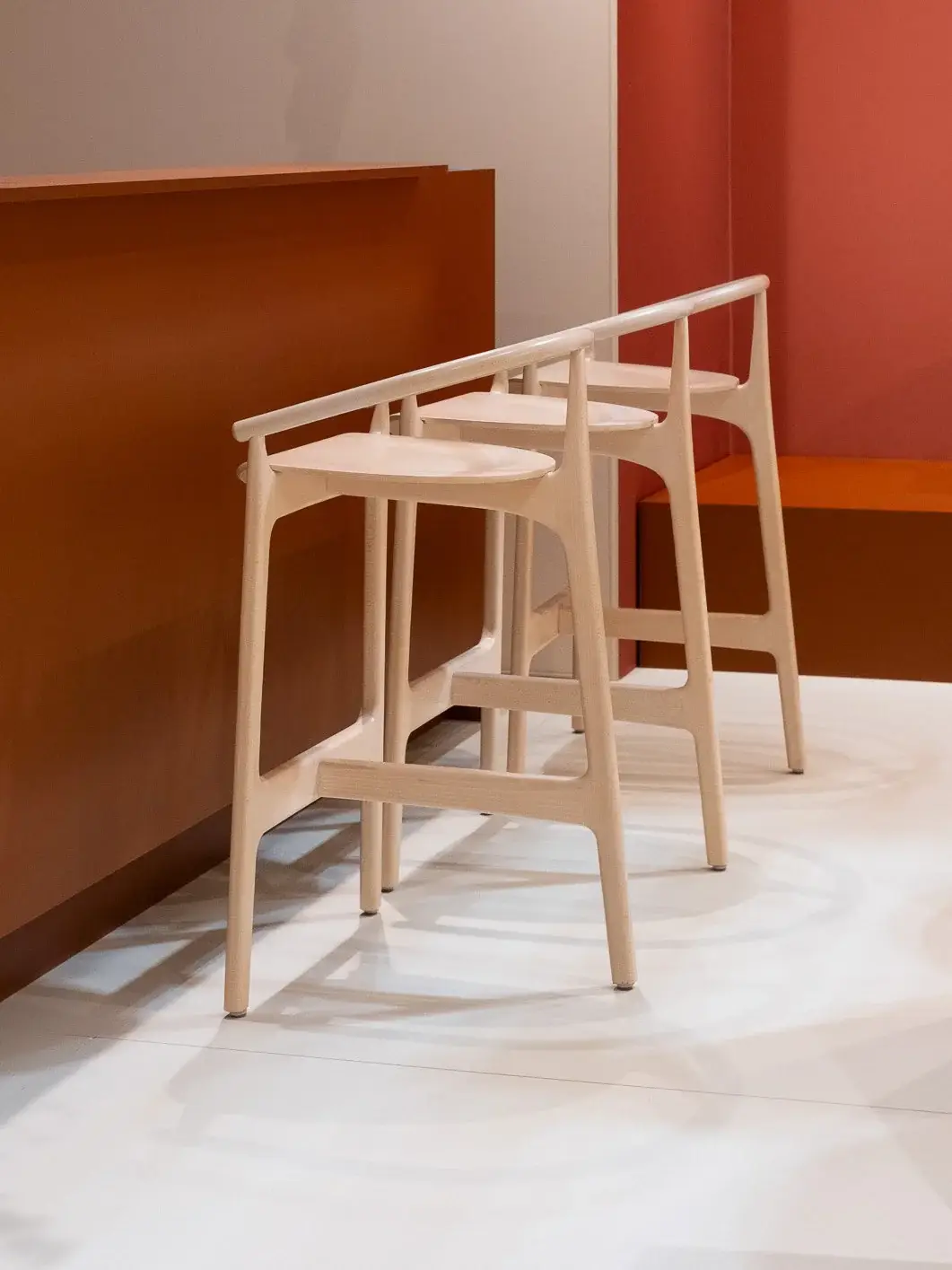 Taburete alto EVO – ambiente [GALLERY-horeca-evo-evo_29-min-1061x1415]