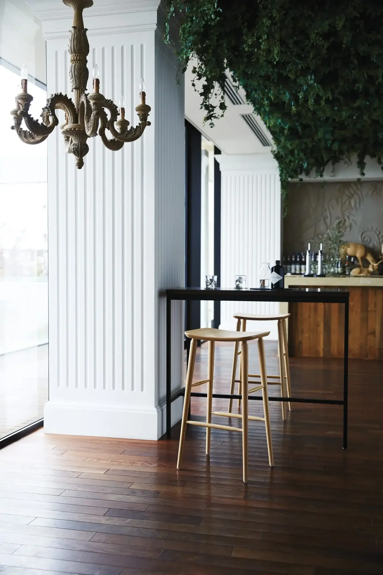 Taburete ANTILLA – ambiente [GALLERY-paged-antilla-c-otsu-cafe] (6)