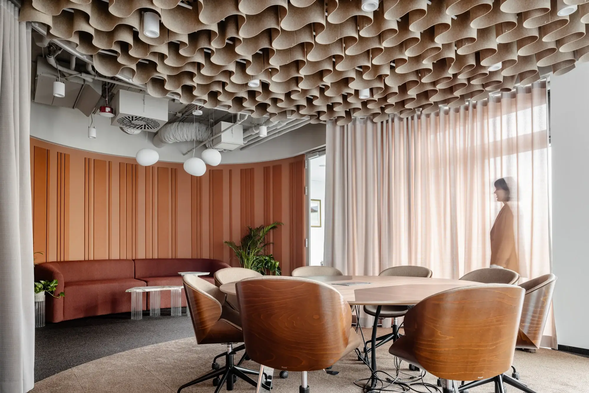Silla ARIA base estrella – ambiente [GALLERY-paged-aria-forbis-office-1] (5)