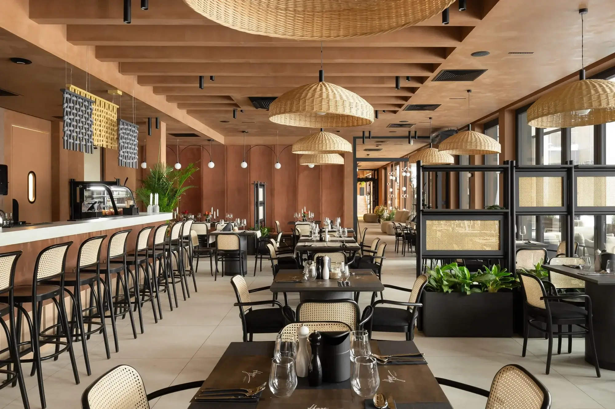 Silla BENKO – ambiente [GALLERY-paged-benko-hygge-bar] (16)