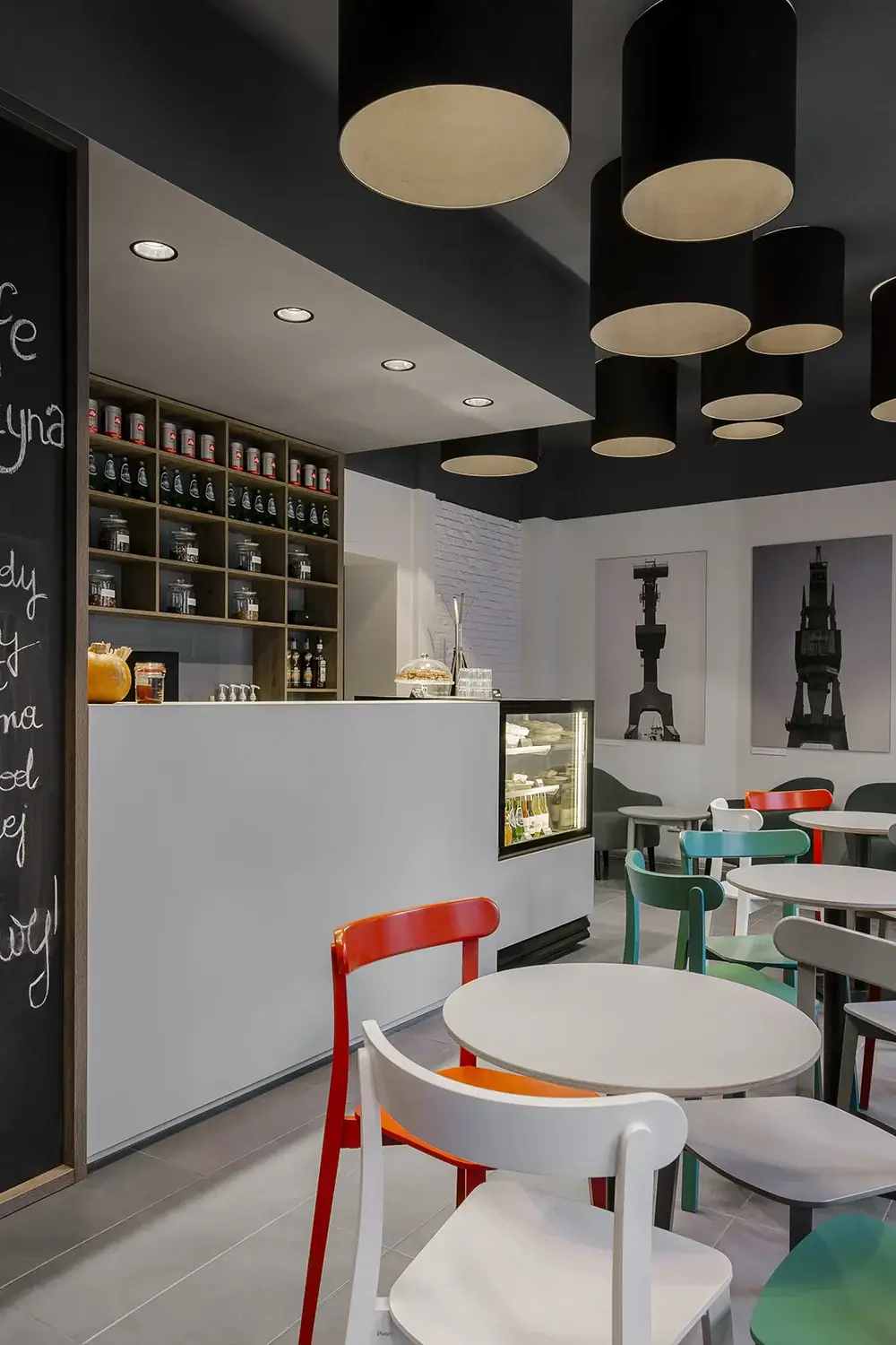 Silla ICHO – ambiente [GALLERY-paged-icho-cafe-oficyna-01] (8)