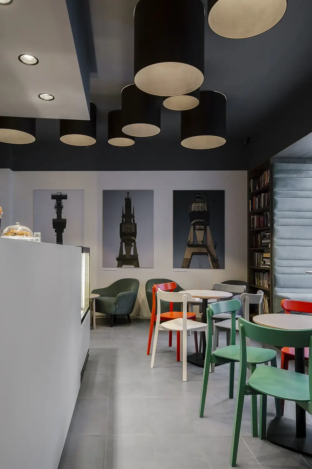 Silla ICHO – ambiente [GALLERY-paged-icho-cafe-oficyna-02] (9)