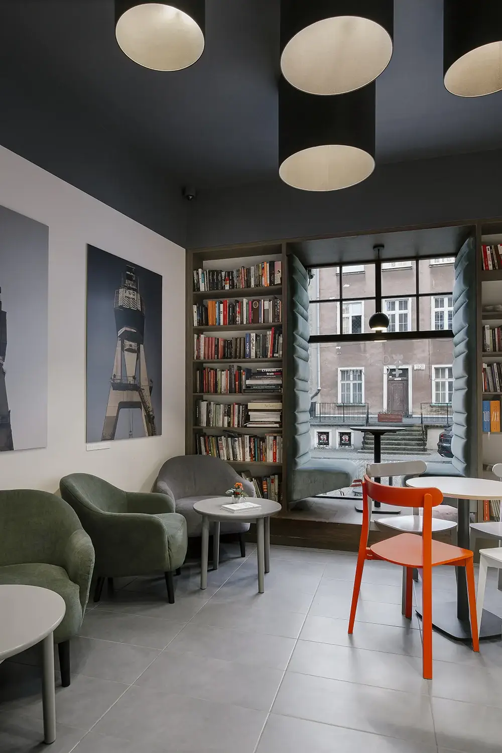 Silla ICHO – ambiente [GALLERY-paged-icho-cafe-oficyna-03] (10)