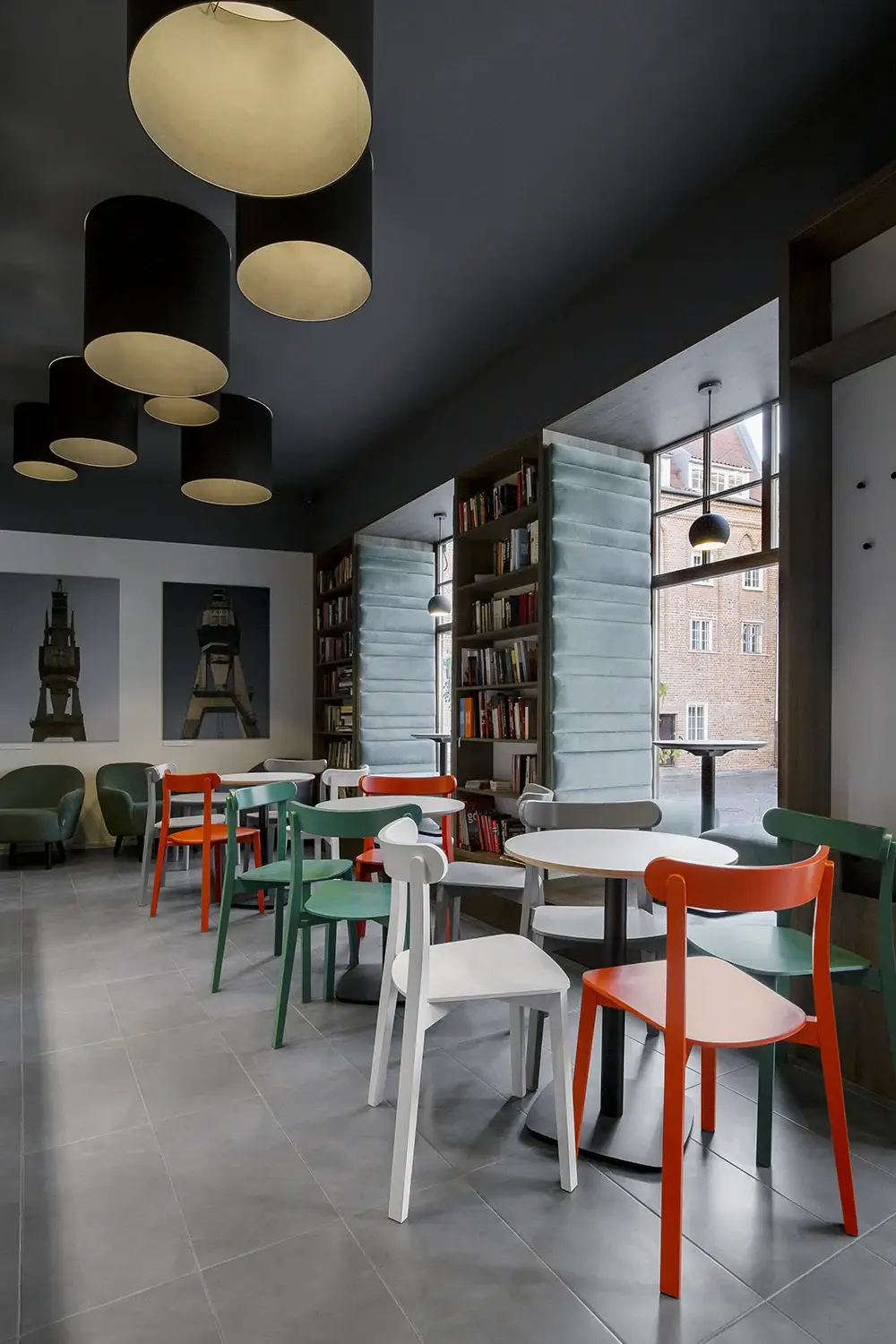 Silla ICHO – ambiente [GALLERY-paged-icho-cafe-oficyna-09] (12)