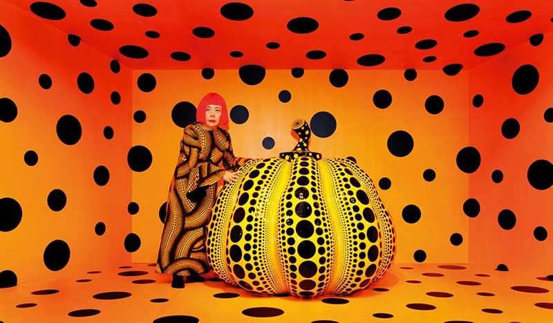 Puantiyeler Kralicesi Yayoi Kusama Nin Sanatina Dair Tufan Erbaristiran Ozgur Denizli