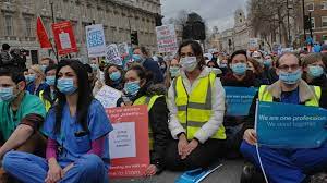 İngiltere’de sağlık çalışanlarından grev: ‘Ordu devreye girebilir’