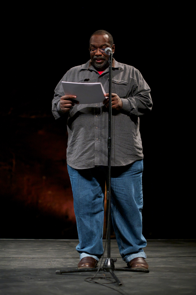 Fred Moten reads poetry at a microphone