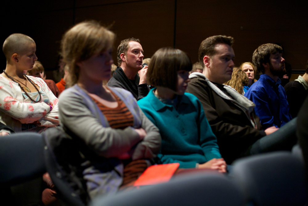 The shot of the audience during the discussion