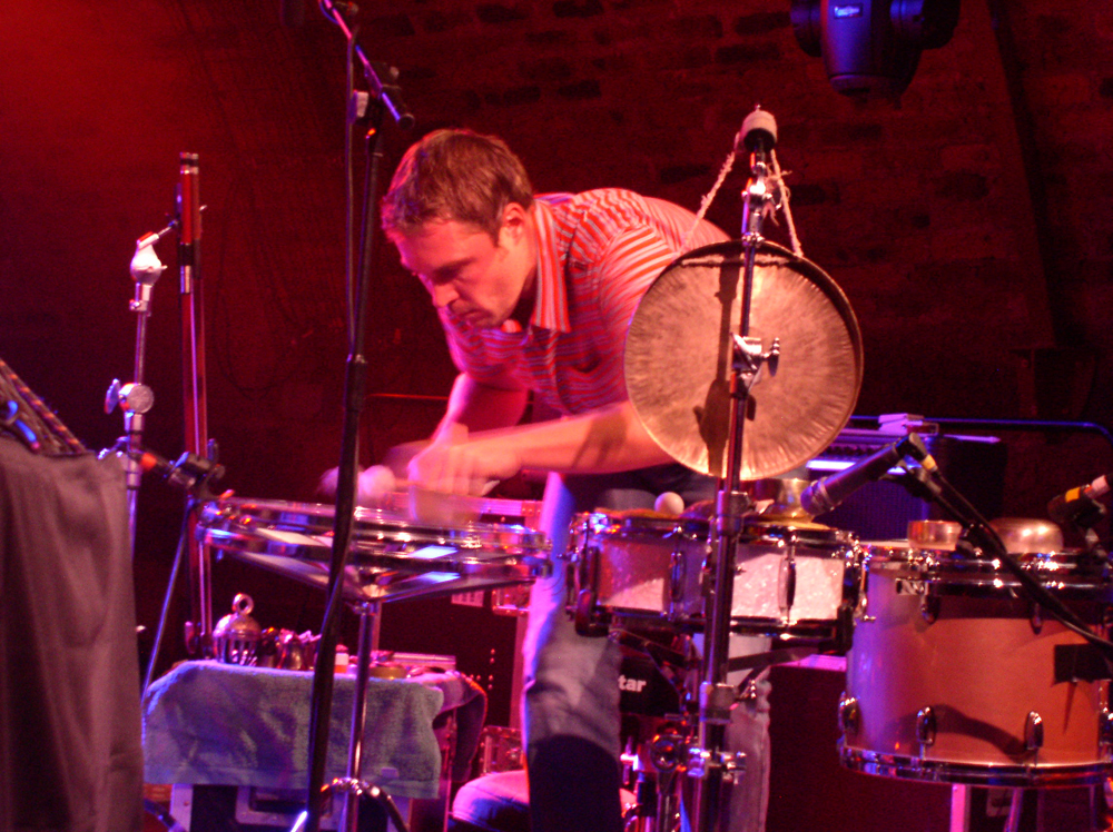 Ingar Zach using soft mallets on a drum