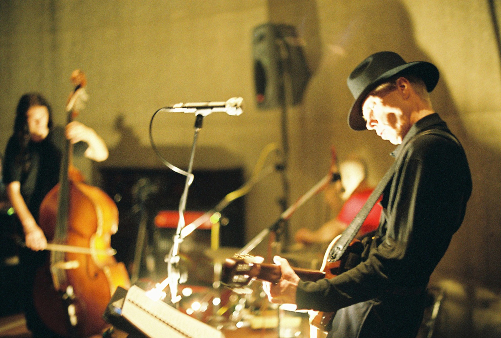Jandek playing guitar at Issue Project Room