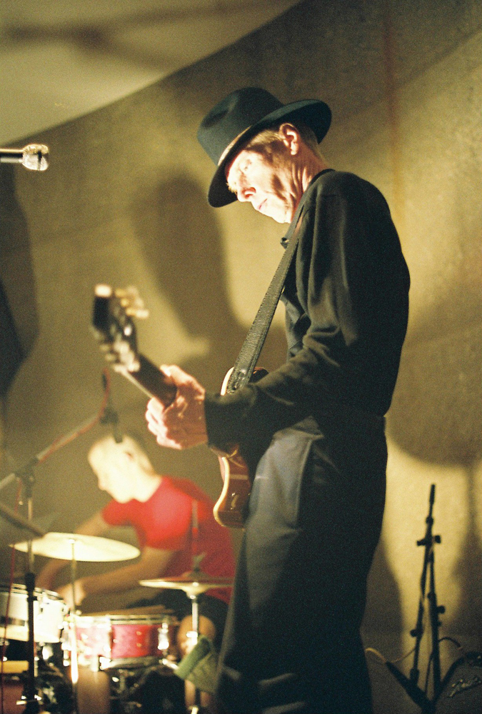 Jandek and Chris Corsano playing at Issue Project Room