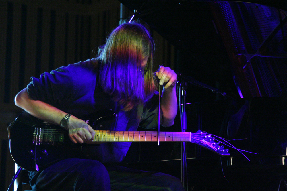 Stefan Jaworzyn playing a guitar with a metal rod at MLFC 07