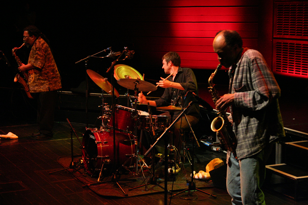 Daniel Carter, Andrew Barker & Sabir Mateen performing at MLFC 07