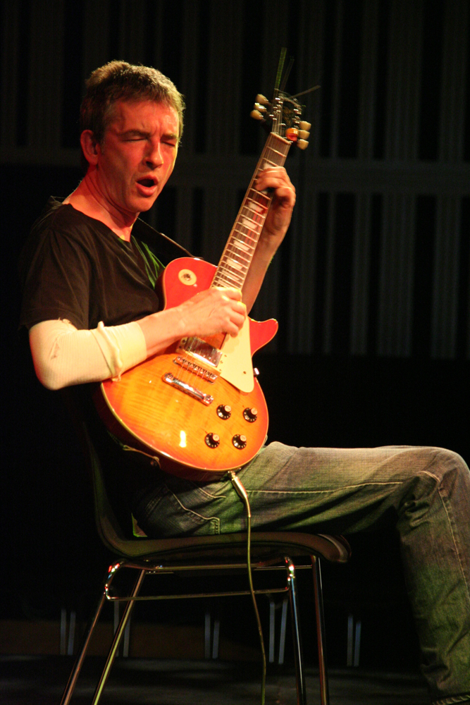 Gary Smith playing a guitar at MLFC 07