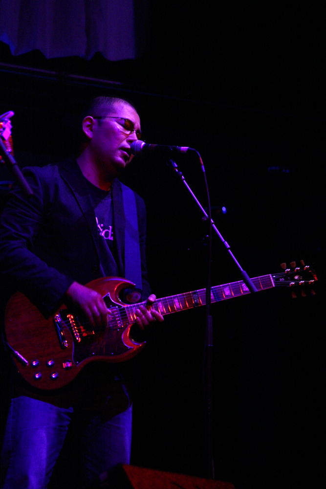 Jo Jo Hiroshige playing a guitar and singing at MLFC 07