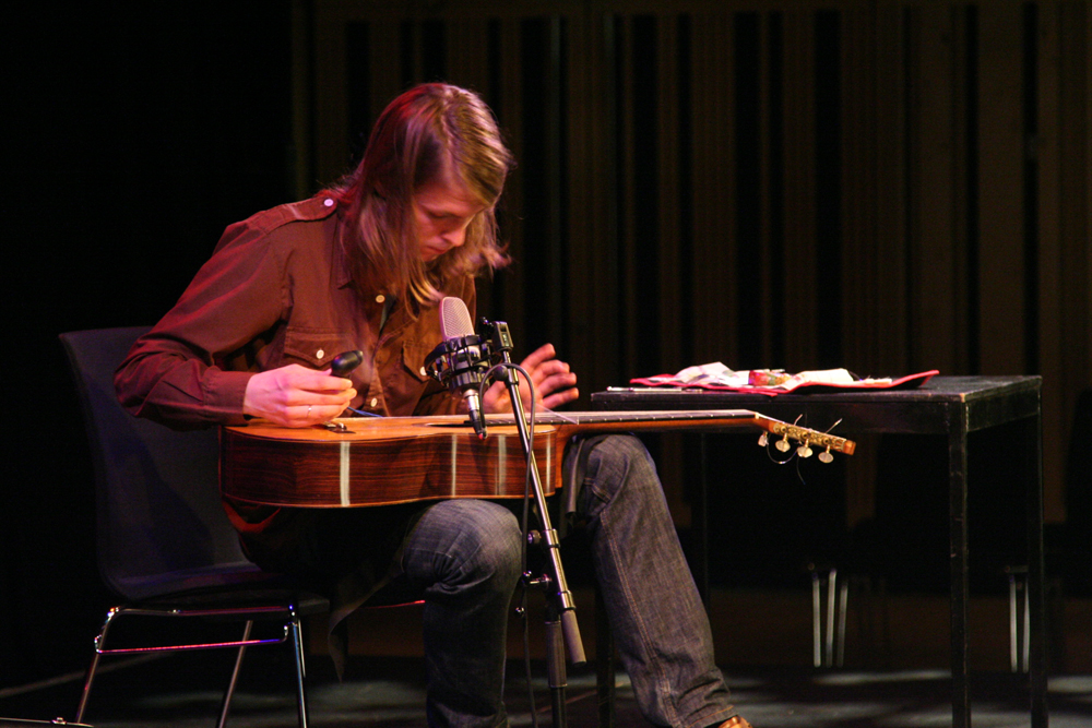 Topias Tiheäsalo fanning a guitar at MLFC 07