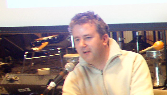 Alan cummings wearing a cardigan and talking at MLFC 07