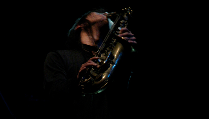 Masayoshi Urabe playing a saxophone at MLFC 07