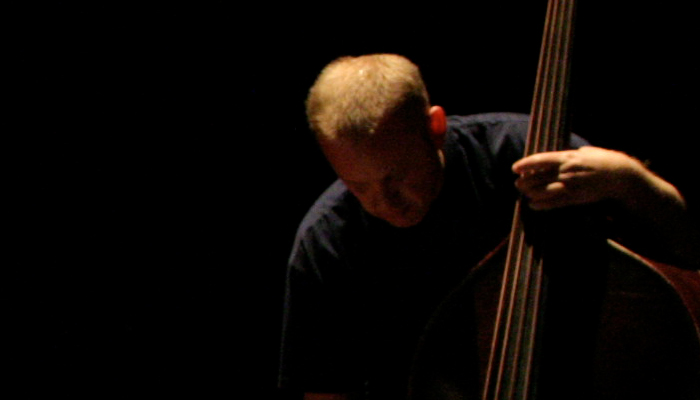 Werner Dafeldecker playing a double bass 