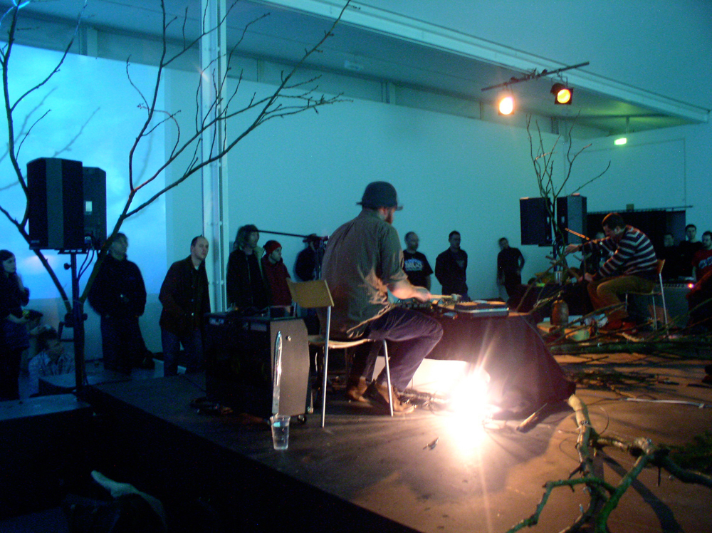 Thuja & Keith Evans on stage at KYTN among branches and projections