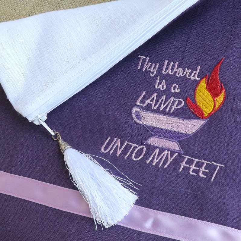 391 Thy Word Is A Lamp Unto My Feet 100% Linen Royal Purple & White Zippered Tallit Or Bible Bag Holder