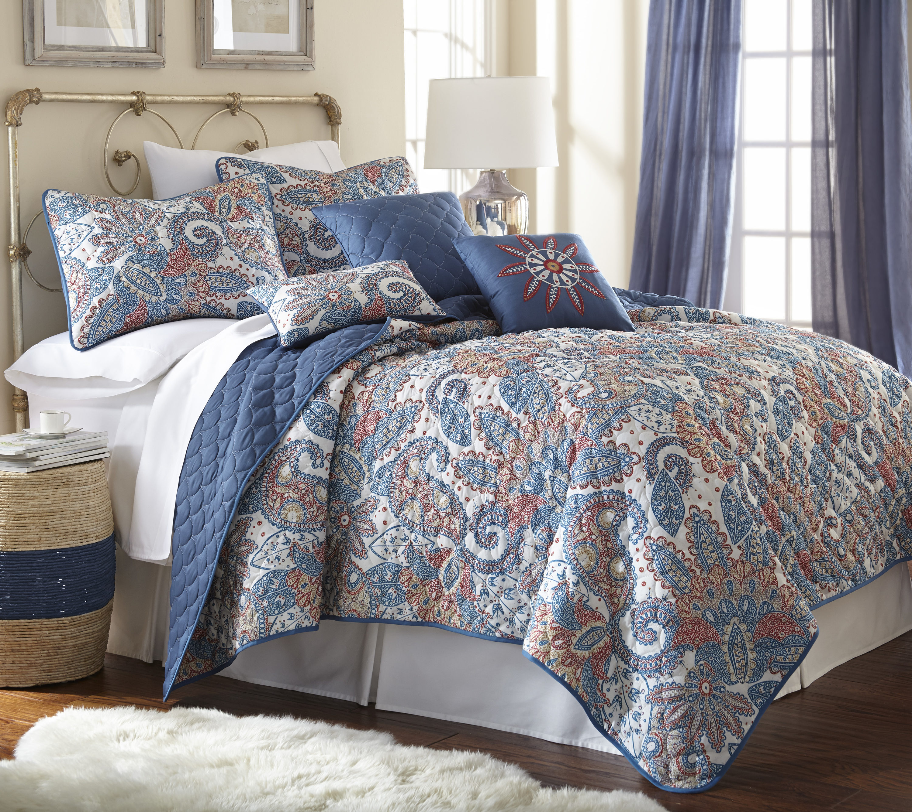 Amrapur Overseas Reversible quilt set Multi Multi Reversible Queen Quilt (Blend with Polyester Fill) | 3QLT6STG-ARC-QN