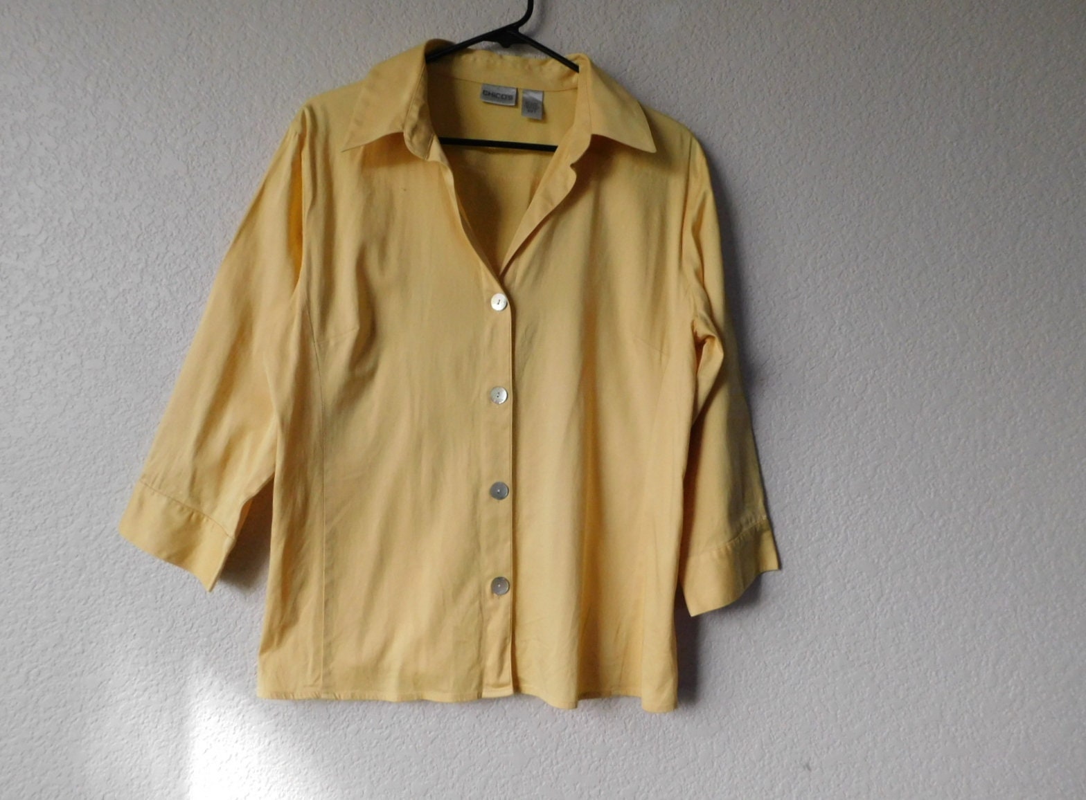 Chico's Size 2 Women's Yellow Cotton Blend Blouse/3/4 Sleeve Shell Buttons Blouse/Yellow Stretchable Blouse