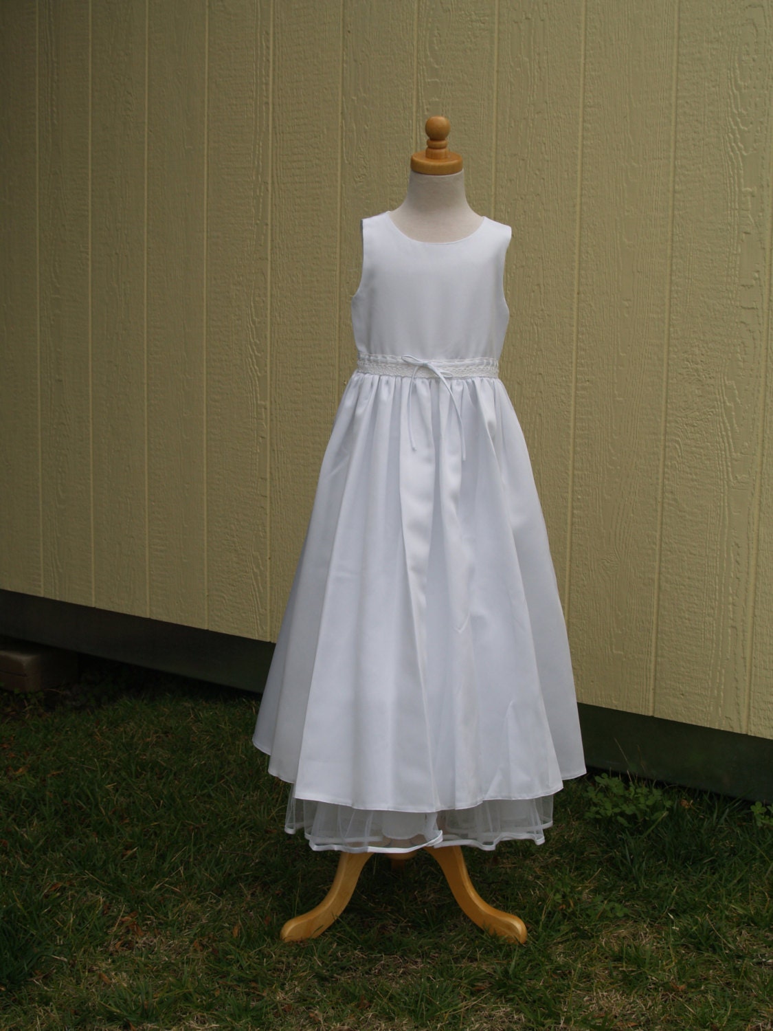 White Communion Dress Us Size 6, Flower Girl Size6 Full Length, Satin Sleeveless Fullskirt Dress, Lace Dress Elegant, White Bow