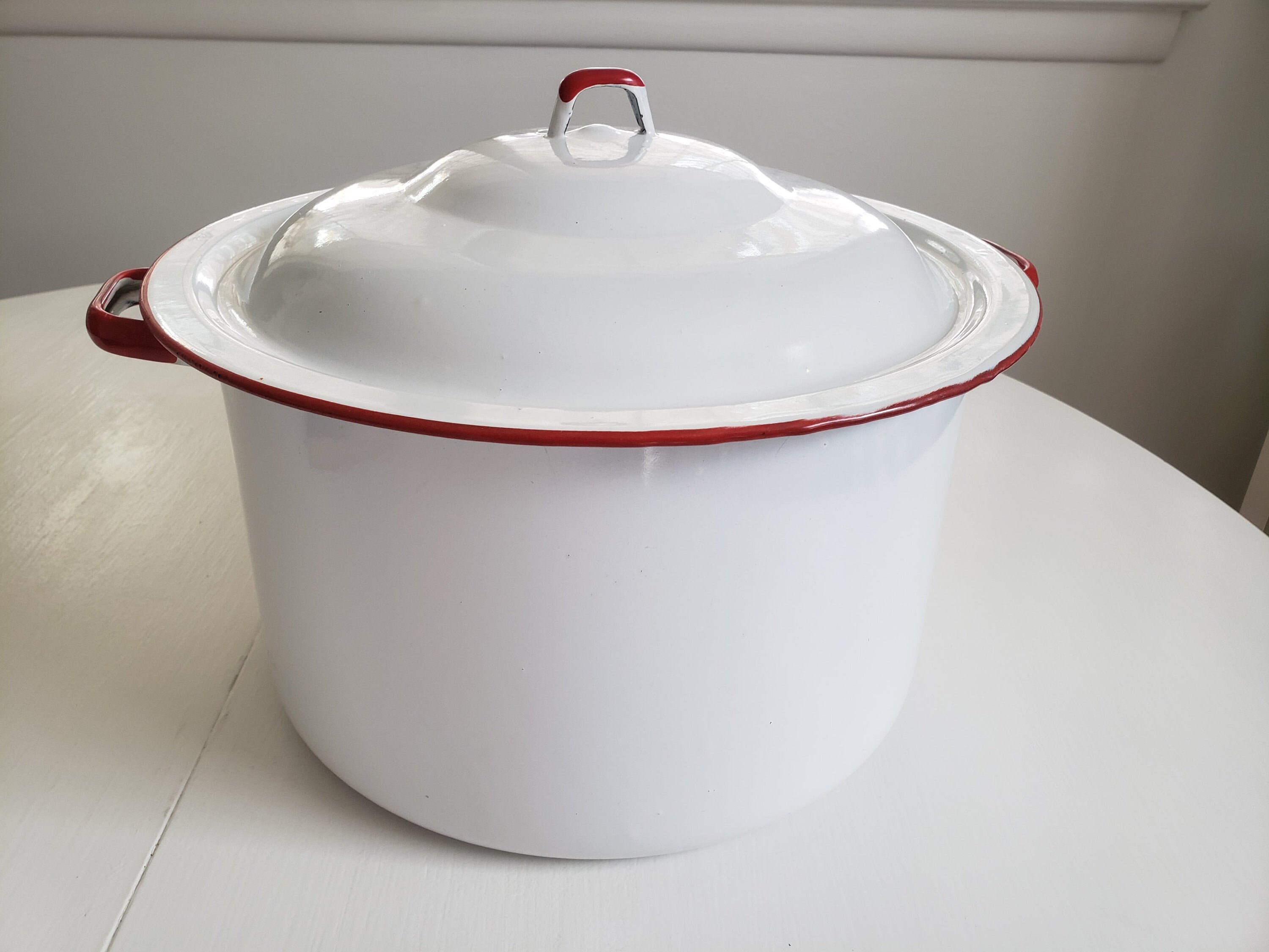 Vintage White & Red Large Enamel Pot With Lid - Retro Farmhouse Kitchen Decor Soup Stock Seafood Crab Bake Rustic Enamelware