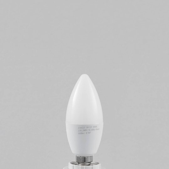 LED-kynttilälamppu E14 C37 5W 3 000 K opaali