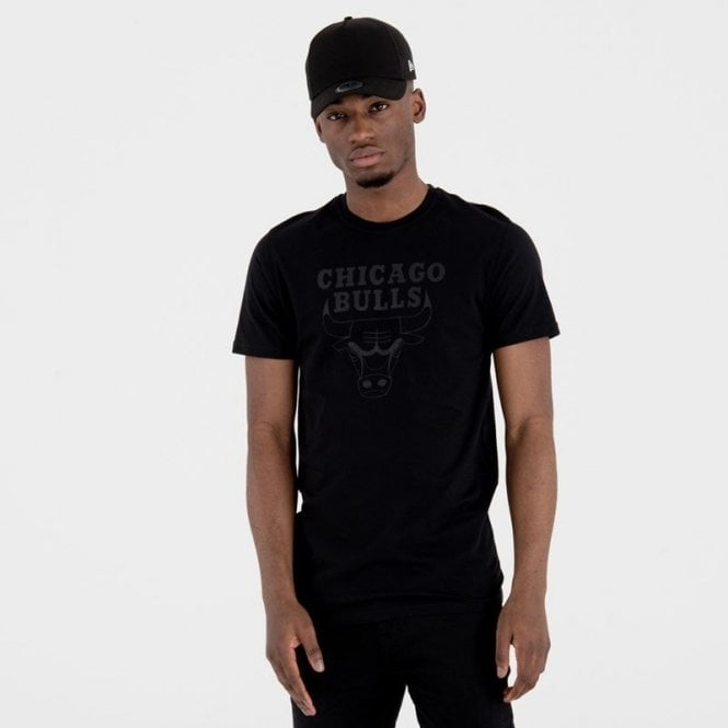 New Era NBA Chicago Bulls Team Logo Black on Black T-Shirt Size: Small