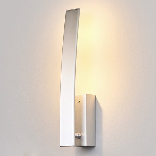 Korkealaatuinen LED-seinävalaisin Xalu kytkimellä