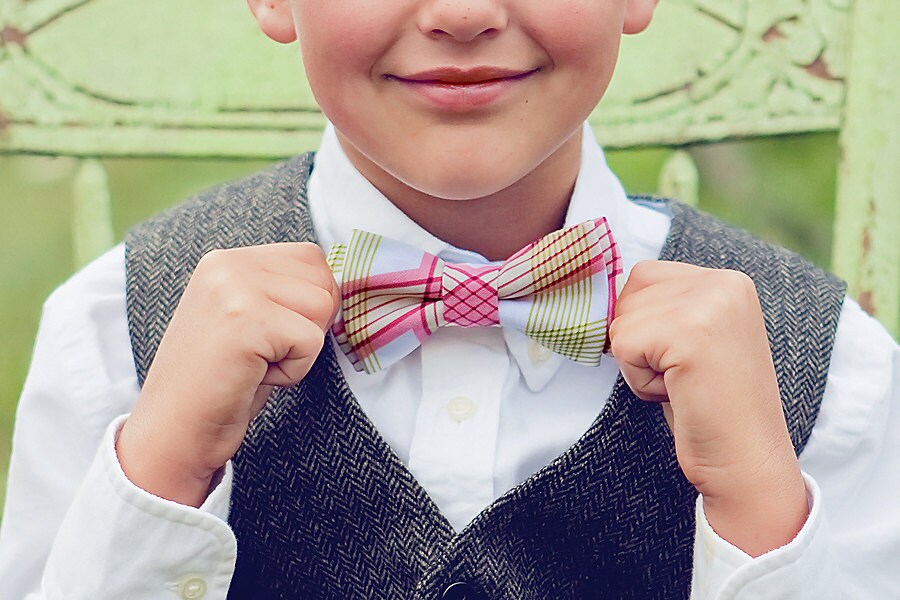 Мальчик в галстуке бабочке
