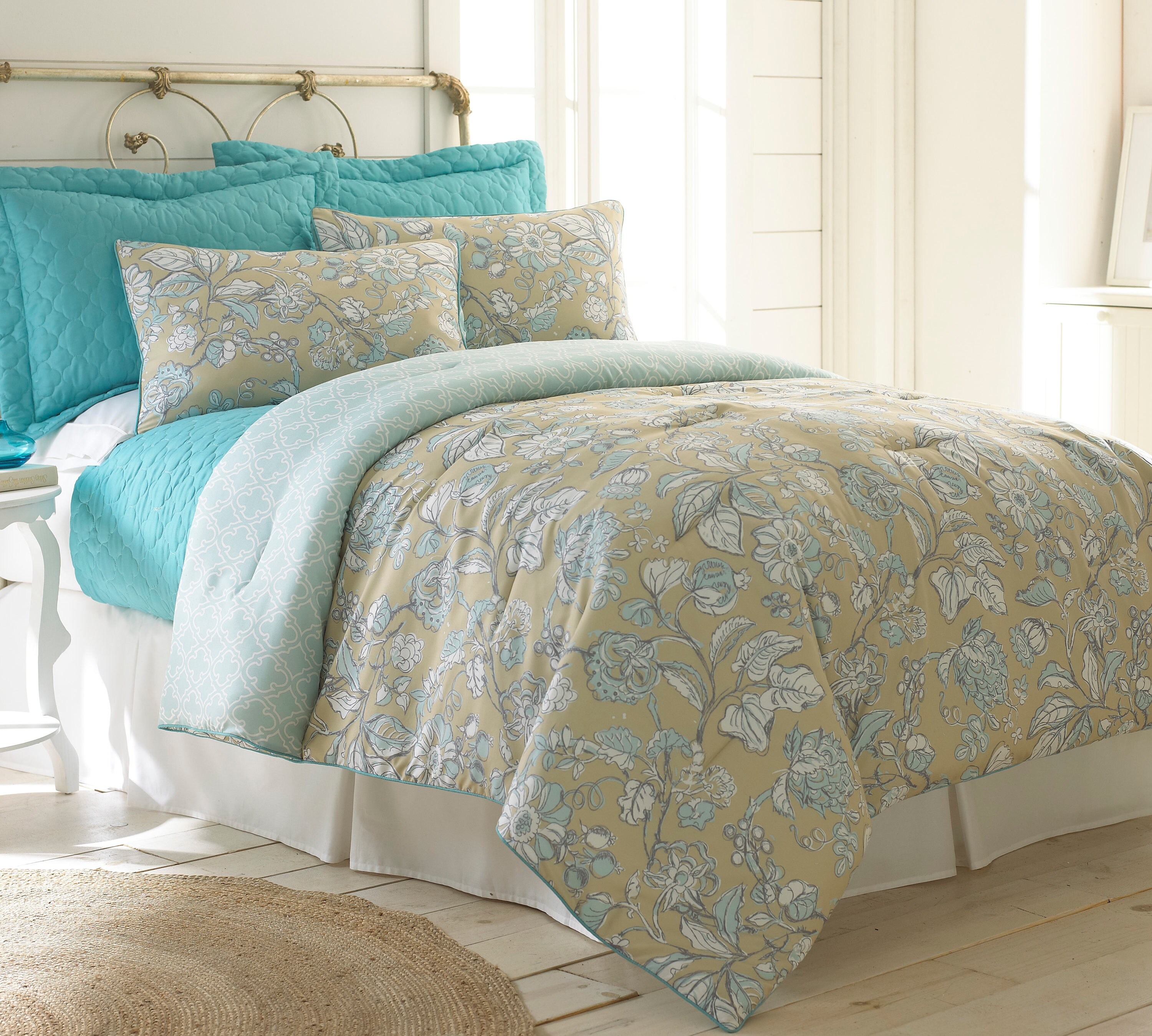 Amrapur Overseas Comforter coverlet set Multi Multi Reversible Queen Comforter (Blend with Polyester Fill) | 4CFCVSTG-ELS-QN