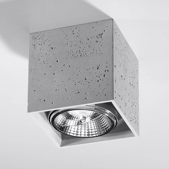 Kattovalaisin Ara, kuutio, betonia 14 cm x 14 cm