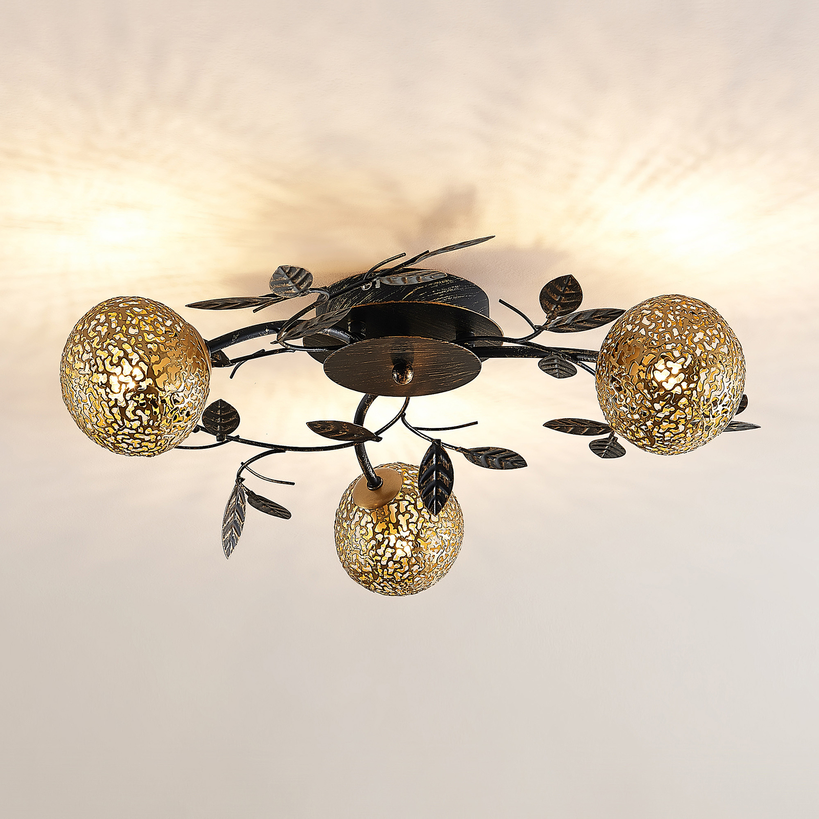 Lucande Evory -kattovalaisin, pyöreä 3-lamppuinen