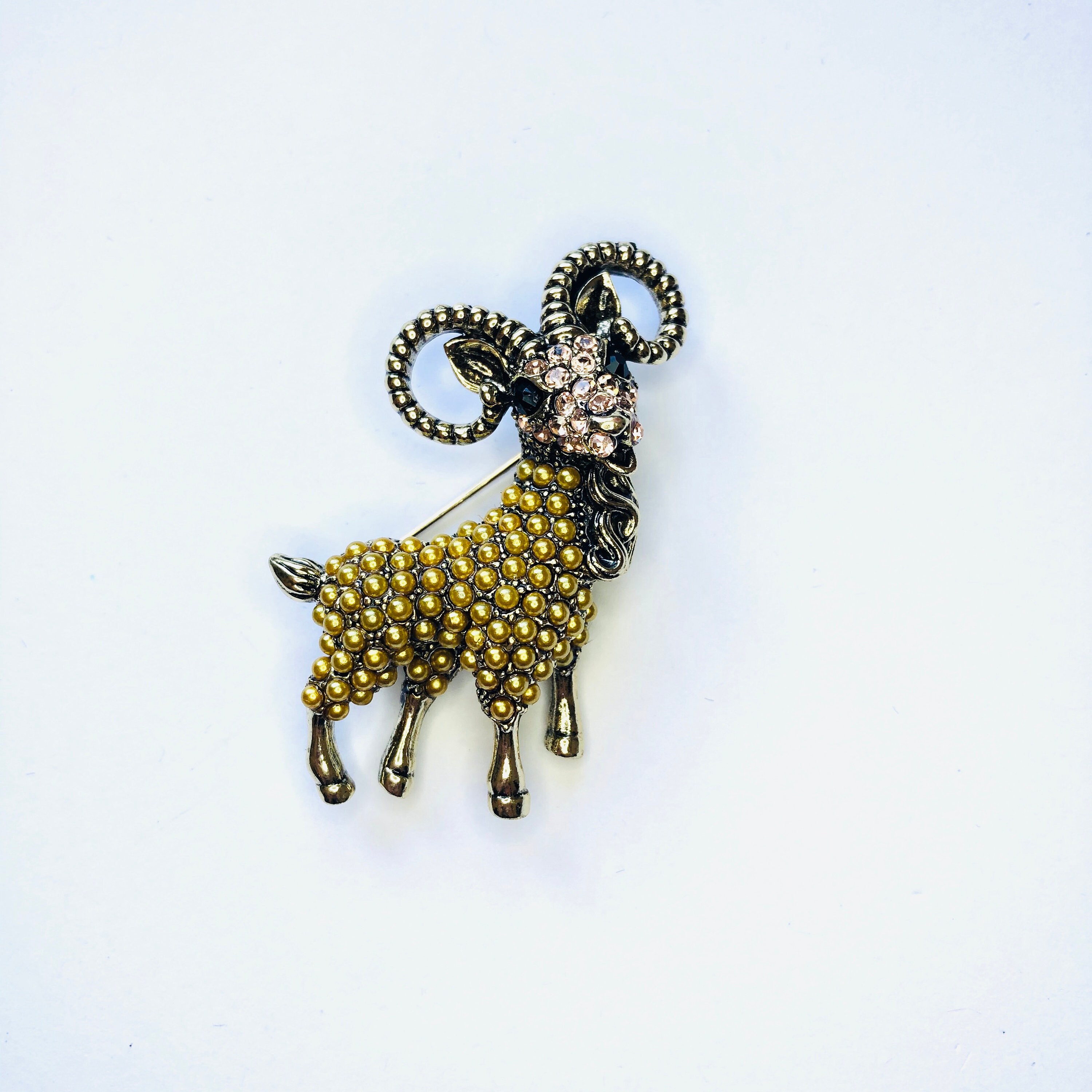 Adorable Vintage Gold-Tone Faux Pearls & Rhinestone Goat Ram Animal Brooch Pin A1195